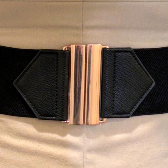 3/$30 EUC Y2K H&M 32" Stretch Belt with Faux Leather Details and Gold Buckle - Picture 2 of 5